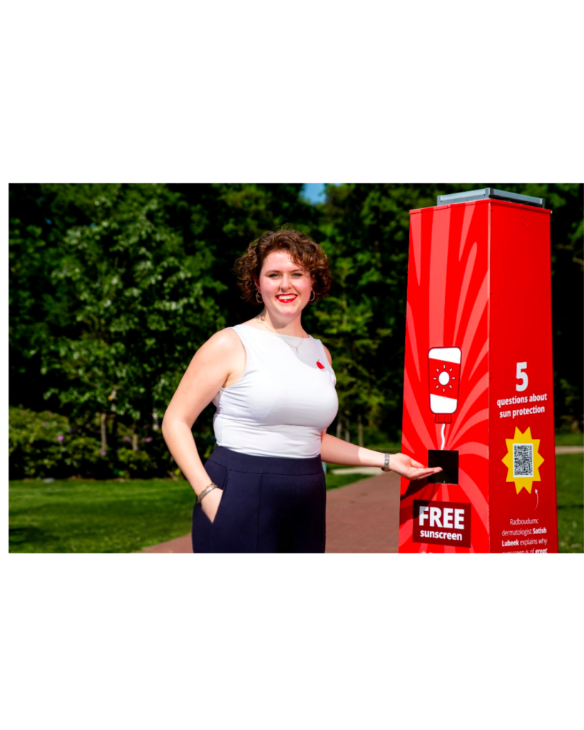 A woman at a red sunscreen station on the Radboud University Nijmegen campus